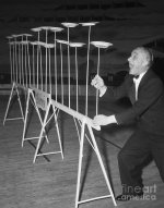 german-juggler-balances-plates-on-sticks-bettmann.jpg