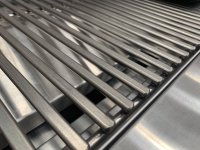 Signateur Grill FLAT stainless grates.jpg